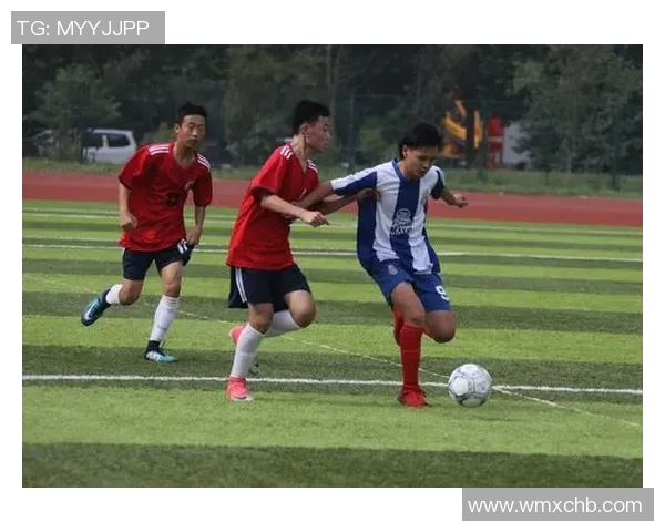 足球明星现场真实瞬间捕捉展现他们的风采与激情