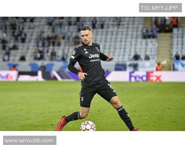 穿着Jeep的足球明星展现运动魅力与时尚风范的完美结合